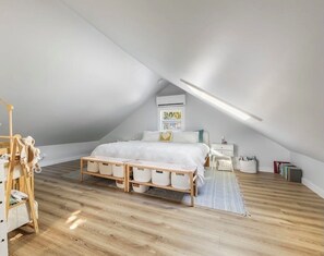 1 bedroom, iron/ironing board, Internet, bed sheets