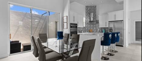 Mikrowelle, Ofen, Herdplatte, Geschirrspüler