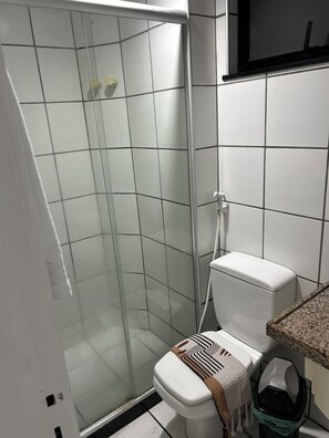 Håndklær, såpe og toalettpapir