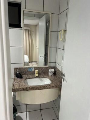 مناشف، صابون، ورق حمّام