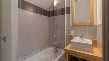 Apartment | Bathroom