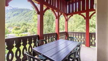 Apartment | Outdoor dining