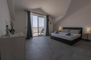 3 chambres, fer et planche à repasser, Wi-Fi, draps fournis