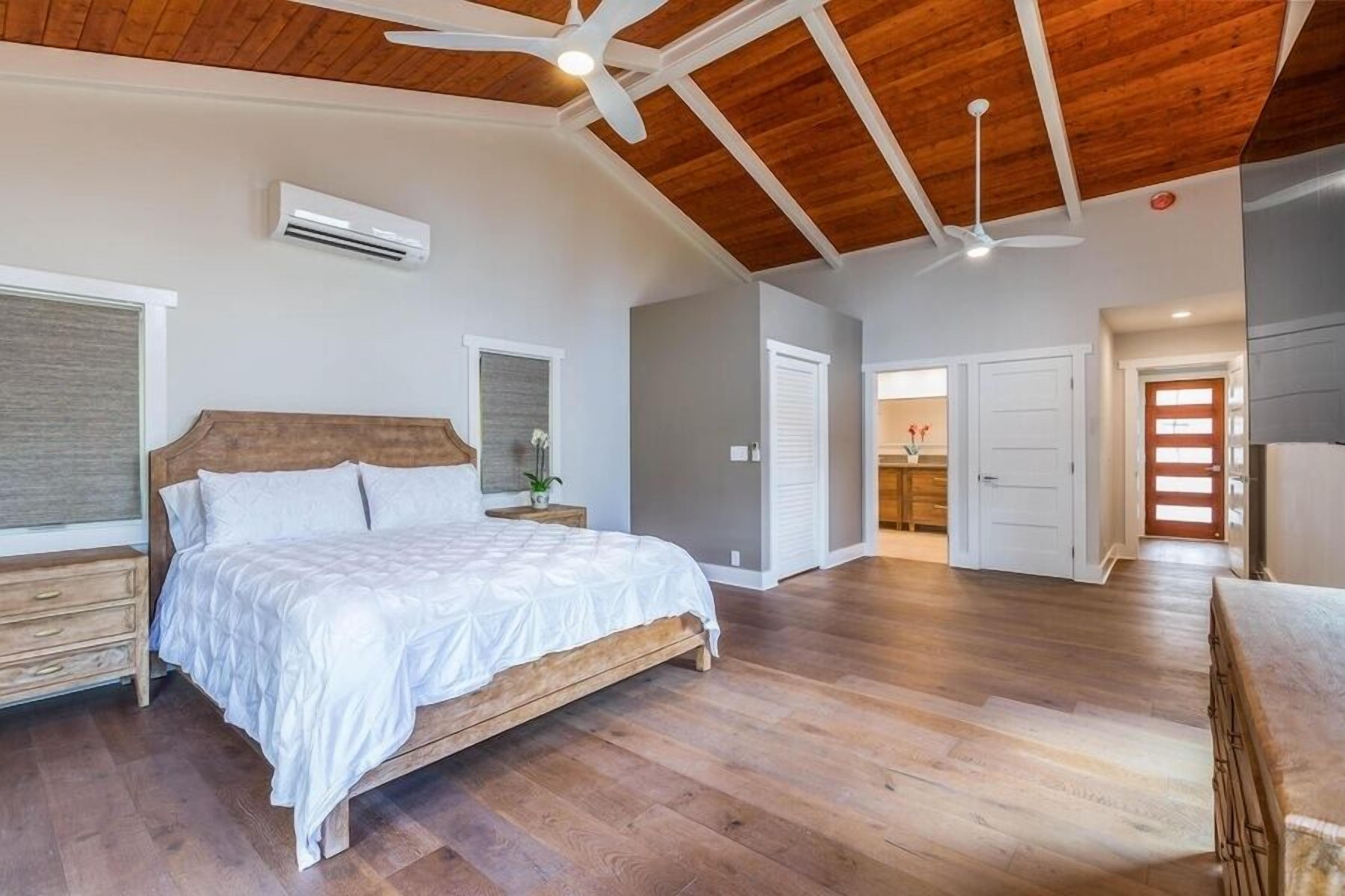 8 bedrooms, iron/ironing board, travel crib, internet