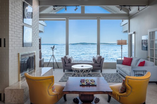 Infinity House - Private Beach, Breathtaking Views, Just Minutes from Town