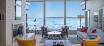 Infinity House - Private Beach, Breathtaking Views, Just Minutes from Town