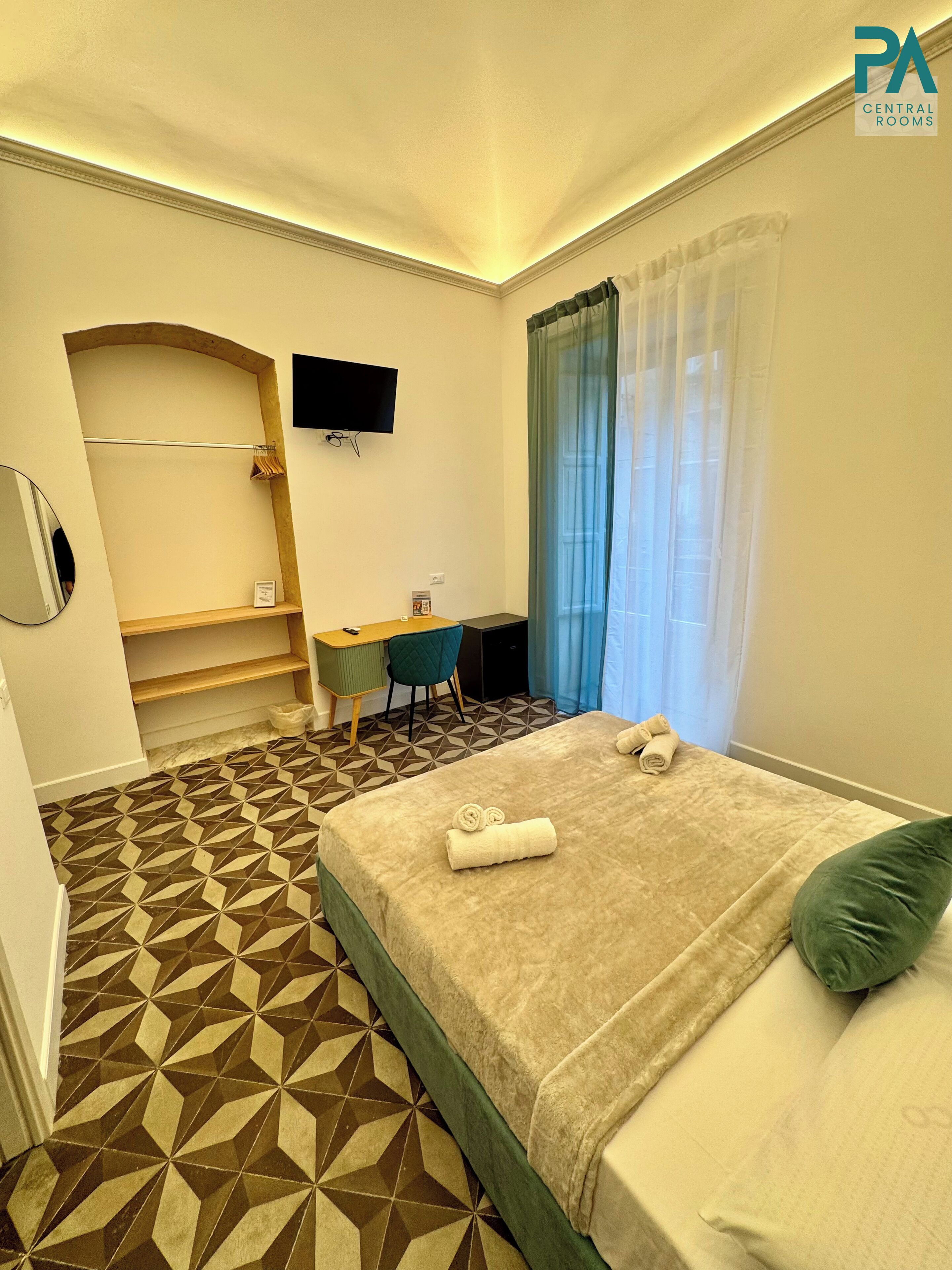 Habitación clásica doble, vistas a la ciudad | Escritorio y wifi gratis