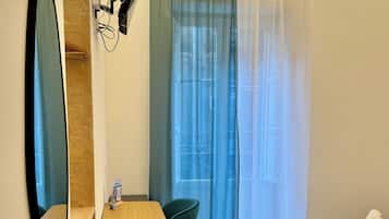 Classic-Doppelzimmer, Stadtblick | Schreibtisch, kostenloses WLAN