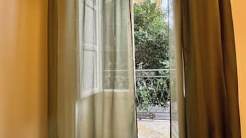 Deluxe-Doppelzimmer, 1 Queen-Bett, Stadtblick | Schreibtisch, kostenloses WLAN