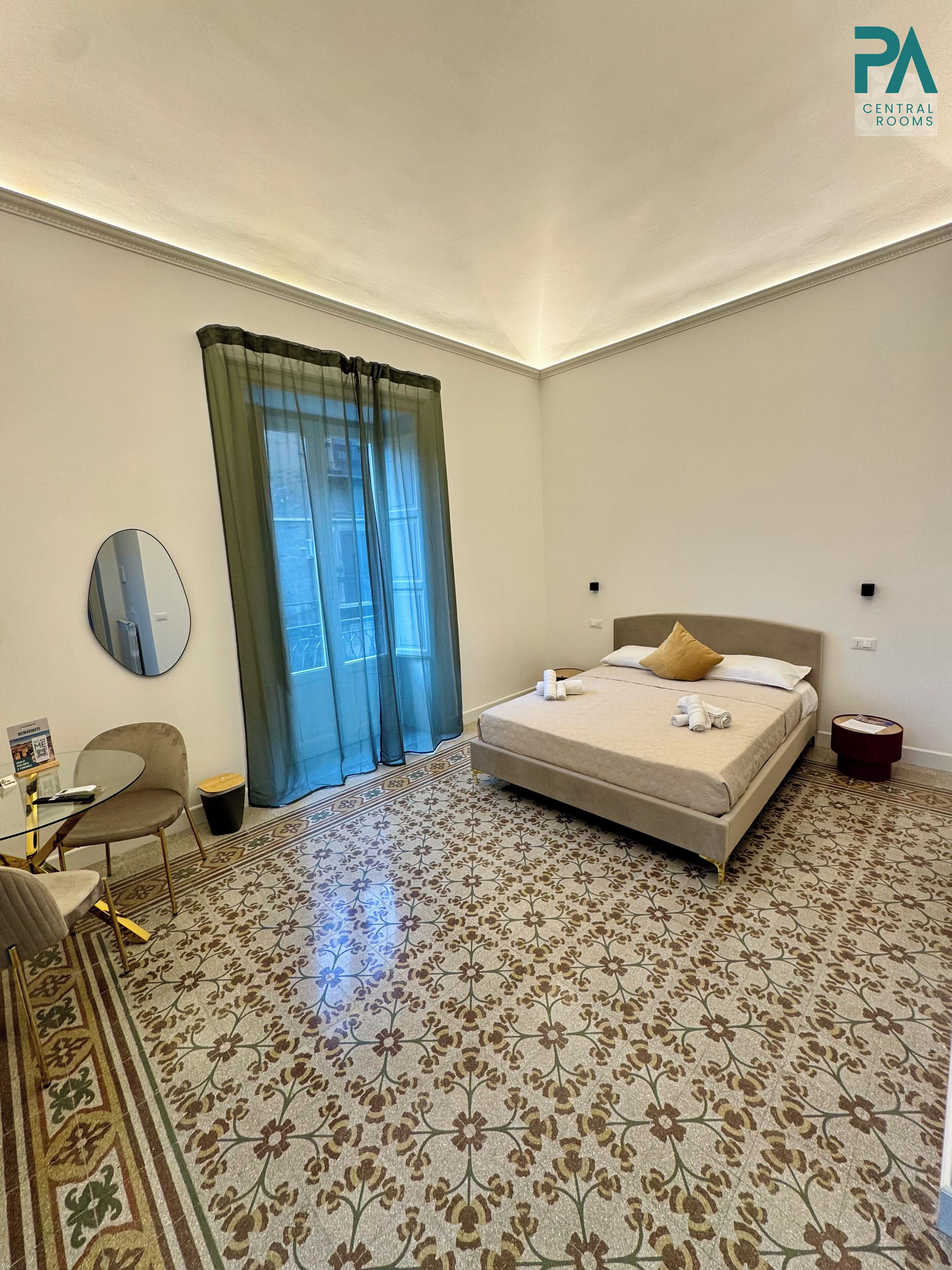 Habitación Deluxe doble, 1 cama de matrimonio, vistas a la ciudad | Escritorio y wifi gratis