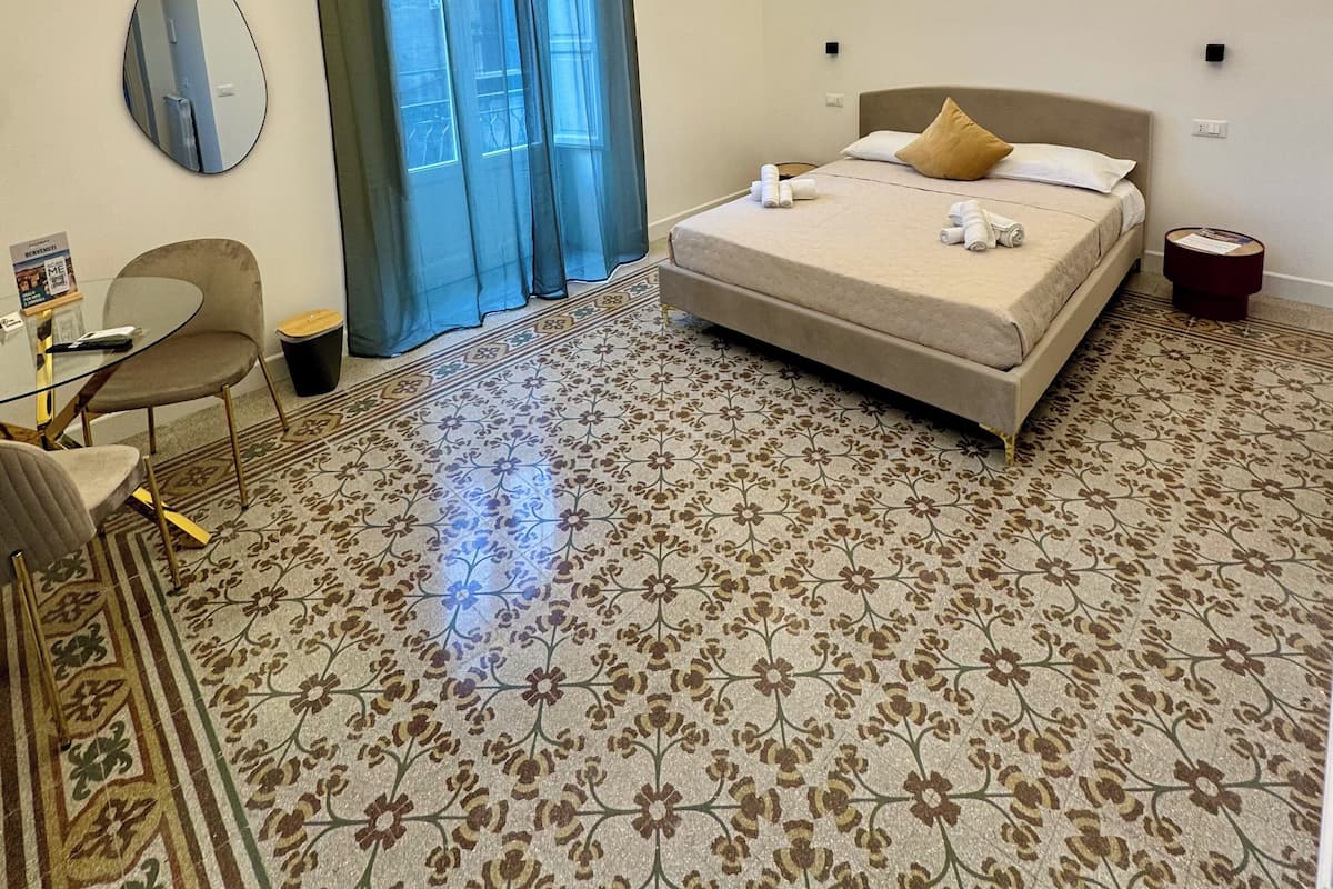 Deluxe Double Room, 1 Queen Bed, City View | Desk, WiFi (free)
