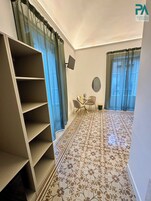 Habitación Deluxe doble, 1 cama de matrimonio, vistas a la ciudad | Escritorio y wifi gratis