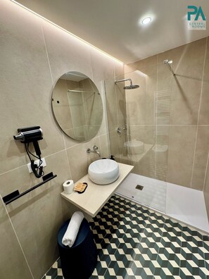 Twin Room, 2 Twin Beds | Bathroom | Combined shower/tub, hair dryer, slippers, towels - Palermo Central Rooms (Palermo)