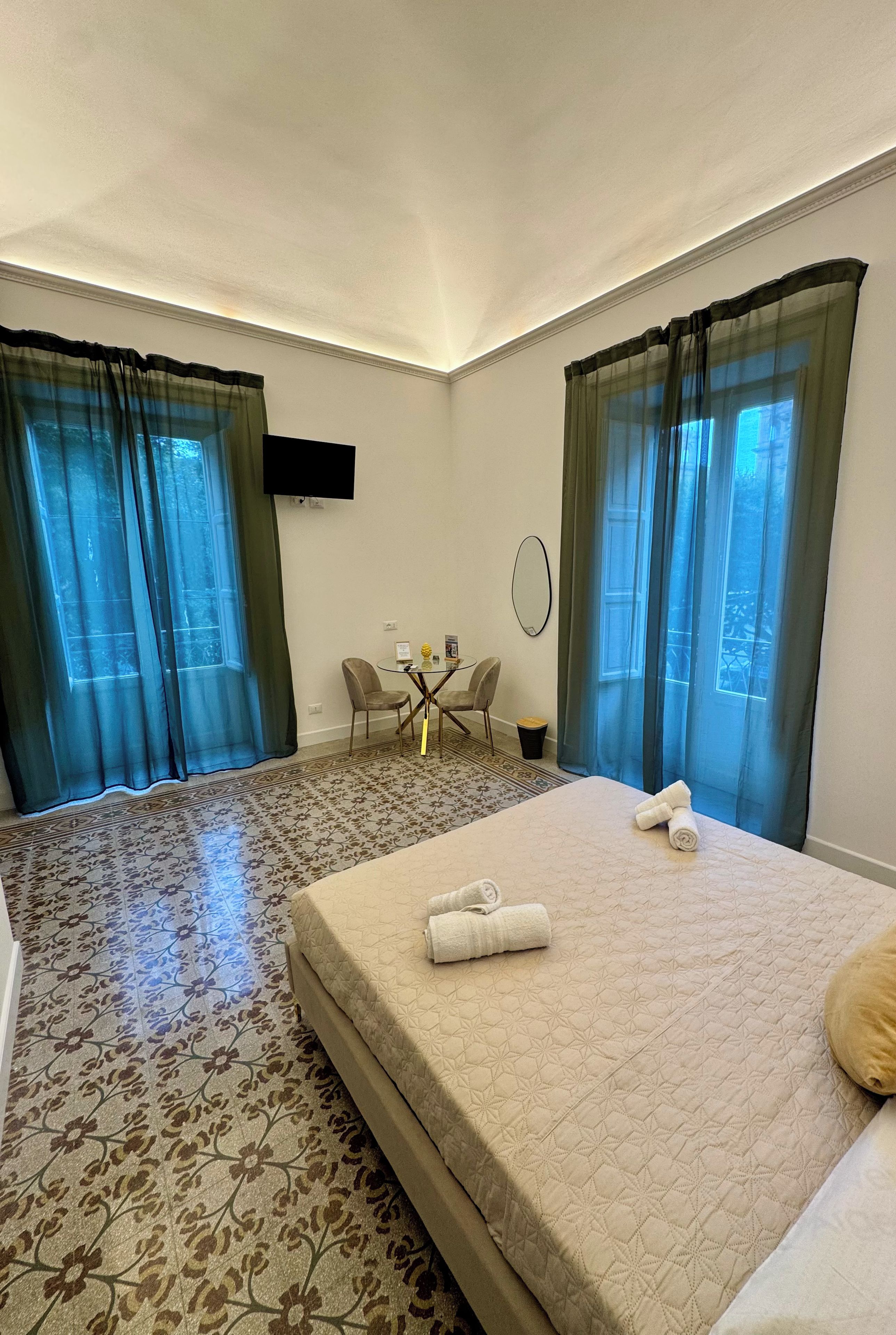 Deluxe Double Room, 1 Queen Bed, City View | Desk, WiFi (free)