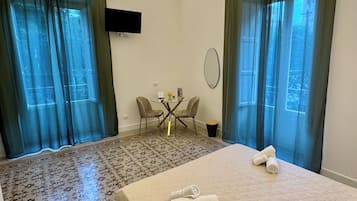 Deluxe Double Room, 1 Queen Bed, City View | Desk, WiFi (free)