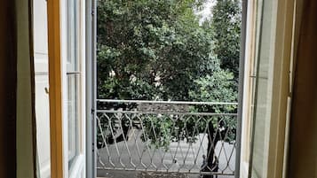 Deluxe Double Room, 1 Queen Bed, City View | Terrace/patio