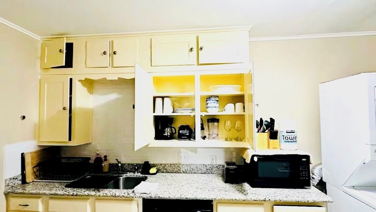 Geladeira, micro-ondas, fogão, cooktop