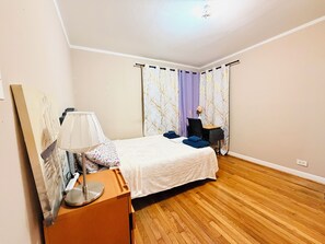 2 bedrooms, in-room safe, desk, iron/ironing board