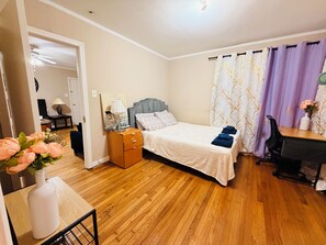 2 bedrooms, in-room safe, desk, iron/ironing board