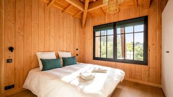 7 bedrooms, iron/ironing board, bed sheets