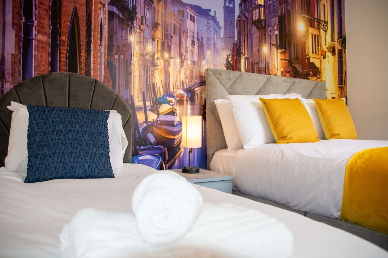 6 habitaciones, escritorio, tabla de planchar con plancha y wifi 