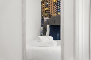 Unclassified image, 5 of 49, button