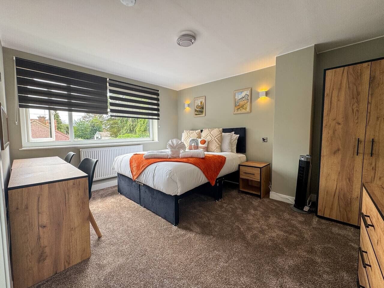 5 dormitorios, escritorio, tabla de planchar con plancha y wifi