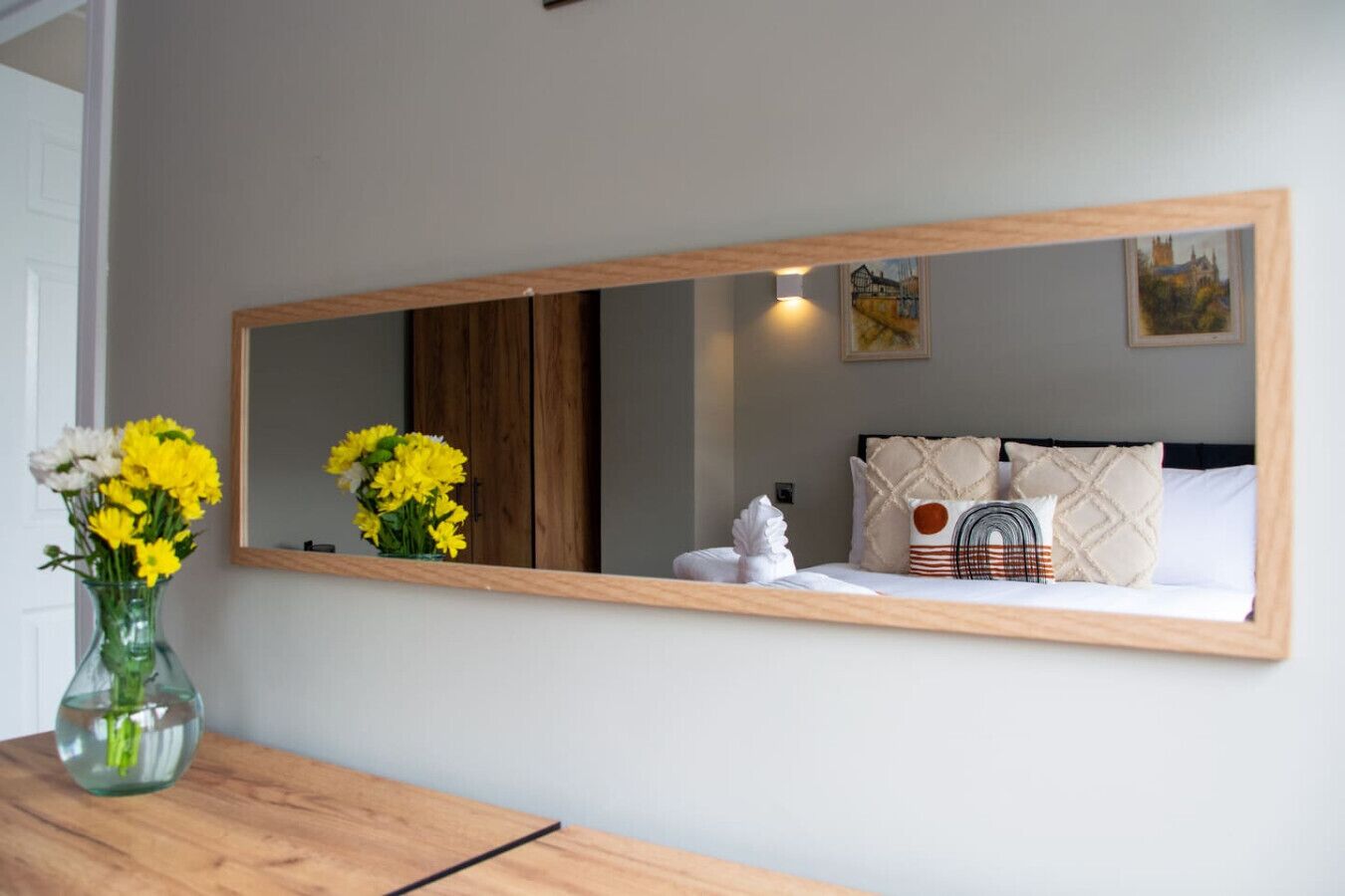 5 bedrooms, desk, iron/ironing board, WiFi