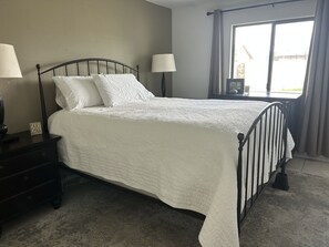 3 chambres, fer et planche à repasser, accès Internet, draps fournis