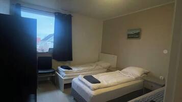 4 bedrooms, WiFi, bed sheets