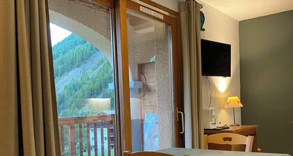 Splendid T2, unobstructed view, snow front, foot of slopes and hike start