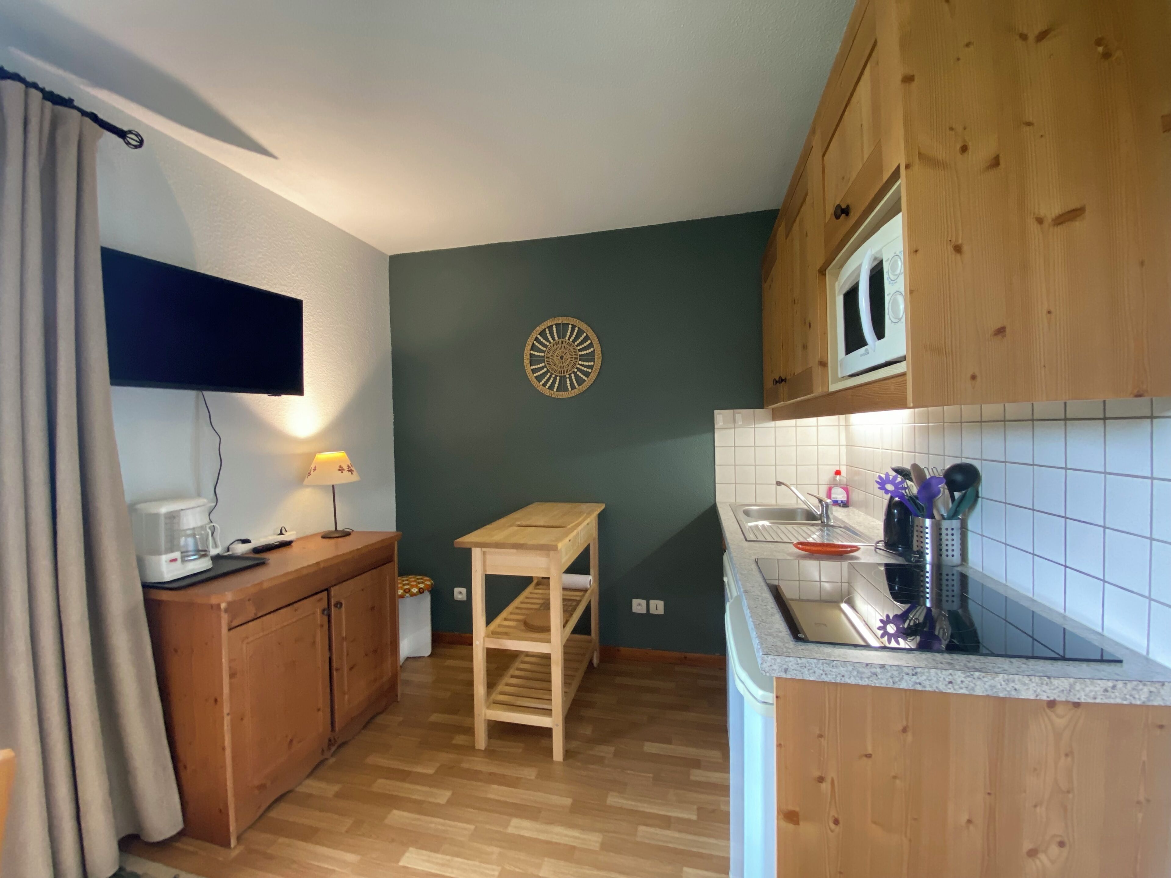 Mikrowelle, Herdplatte, Geschirrspüler