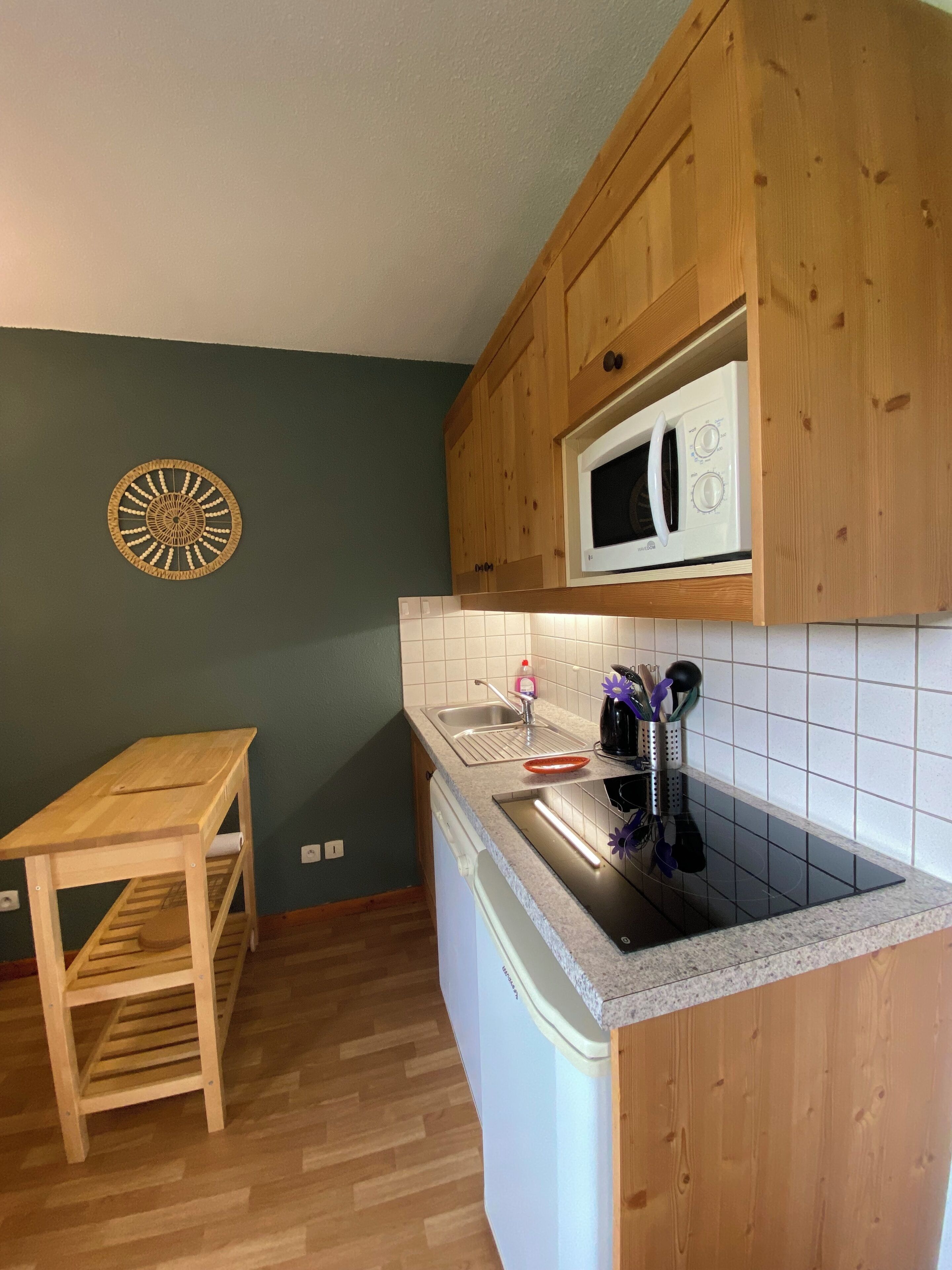 Micro-ondes, plaque de cuisson, lave-vaisselle