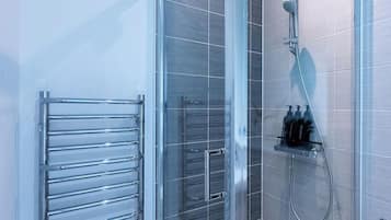 Huoneisto, 2 makuuhuonetta, esteetön, patio | Kylpyhuone
