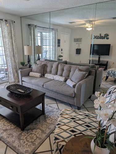 Luxury 1BR King Condo, Screened Lanai, Pond Views - Clothing Optional