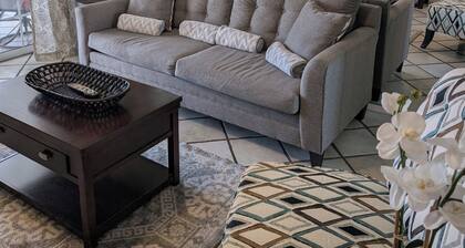 Luxury 1BR King Condo, Screened Lanai, Pond Views - Clothing Optional
