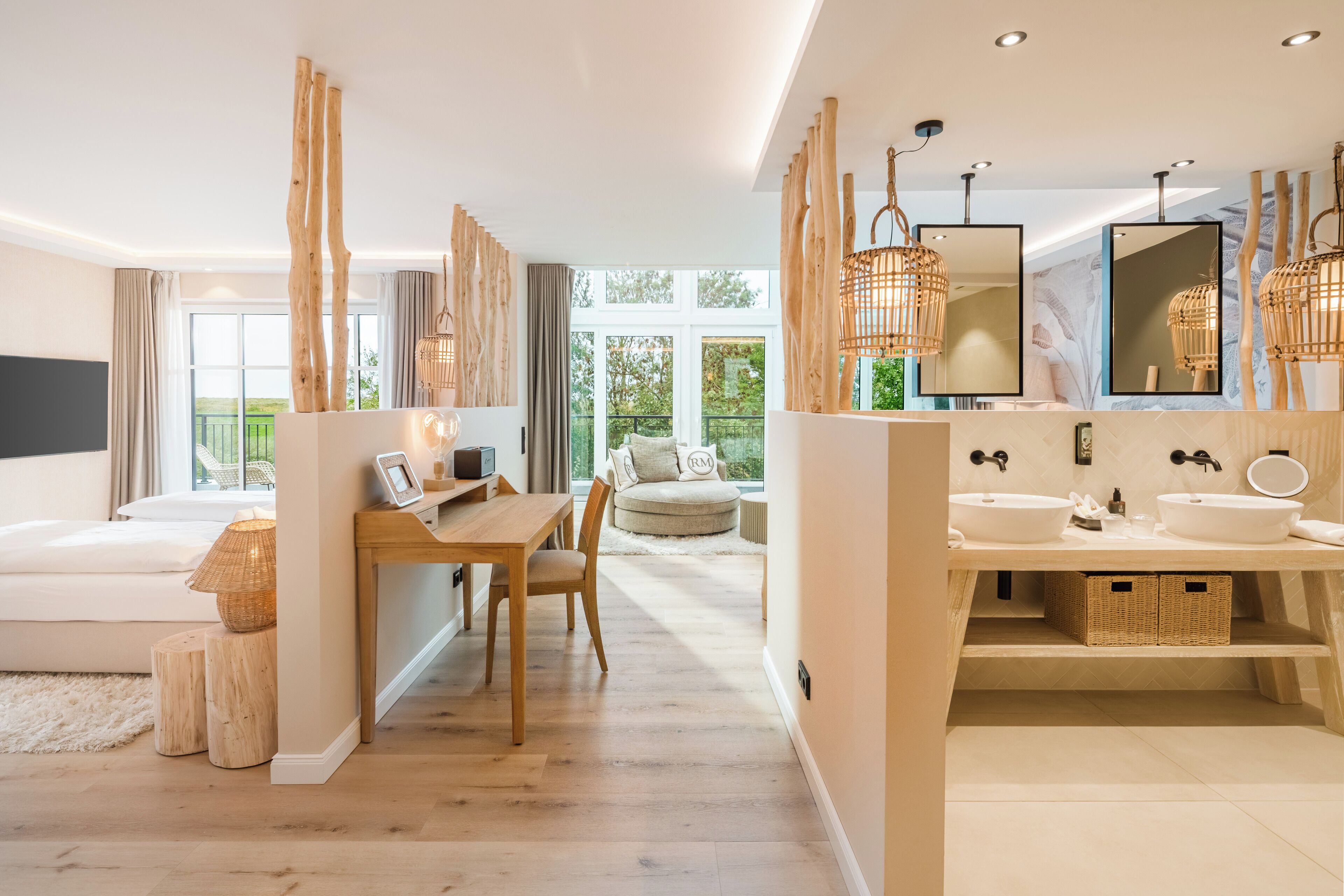 ラグジュアリー スイート 禁煙 コートヤードビュー | 高級寝具、ミニバー、セーフティボックス (室内)、客室ごとに異なる装飾