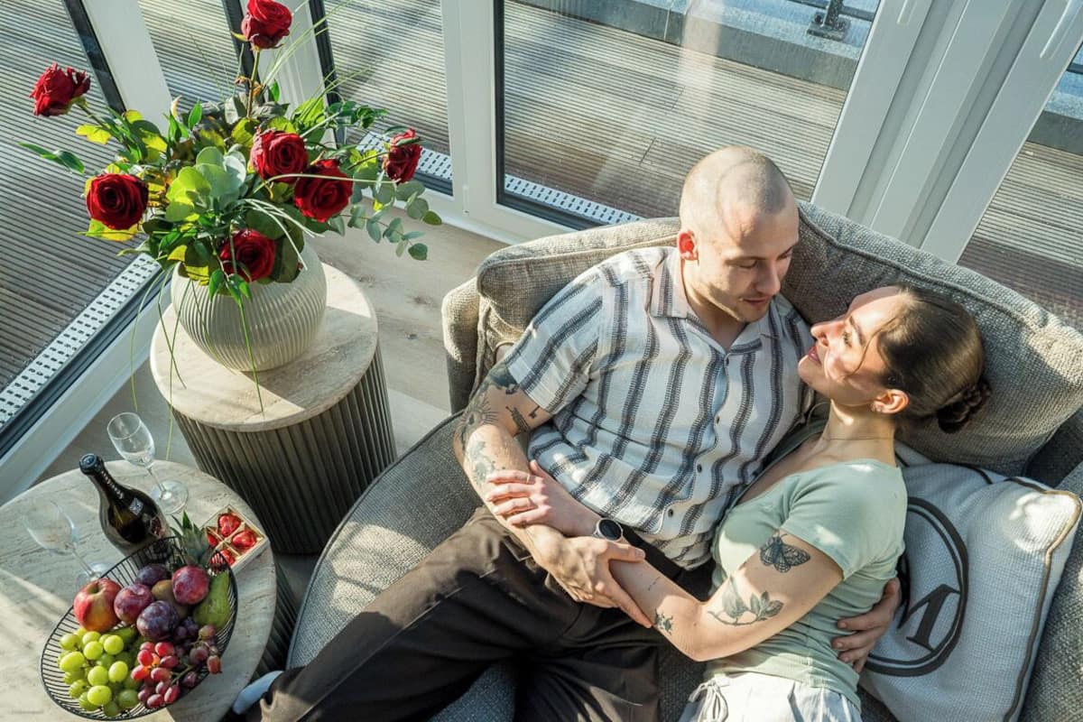 Smekmånadssvit - icke-rökare | Vardagsrum | 55-tums platt-tv med satellitkanaler och golvvärme