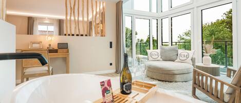 Luxury Suite, Non Smoking, Courtyard View