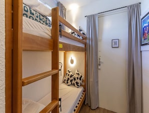 Room - Balcons du Soleil II A Ndeg53 - ST4 (Germ)