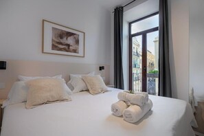 3 Schlafzimmer, Schreibtisch, Bügeleisen/Bügelbrett, Reisekinderbett