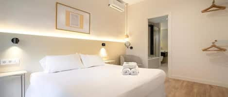 3 bedrooms, desk, iron/ironing board, travel cot