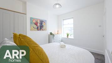 3 bedrooms, iron/ironing board, internet