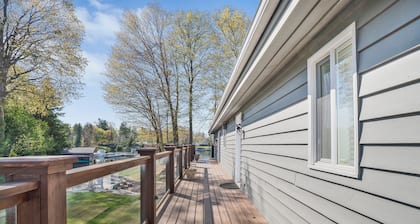 Waterfront Kawartha Cottage | Cozy Private Retreat