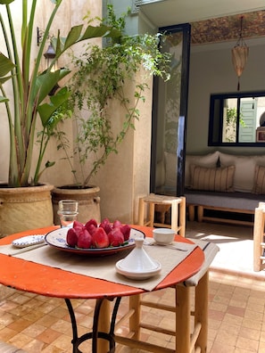 المنشأة من الداخل