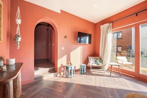 Habitación cuádruple familiar, balcón | Cunas gratuitas, wifi gratis, ropa de cama