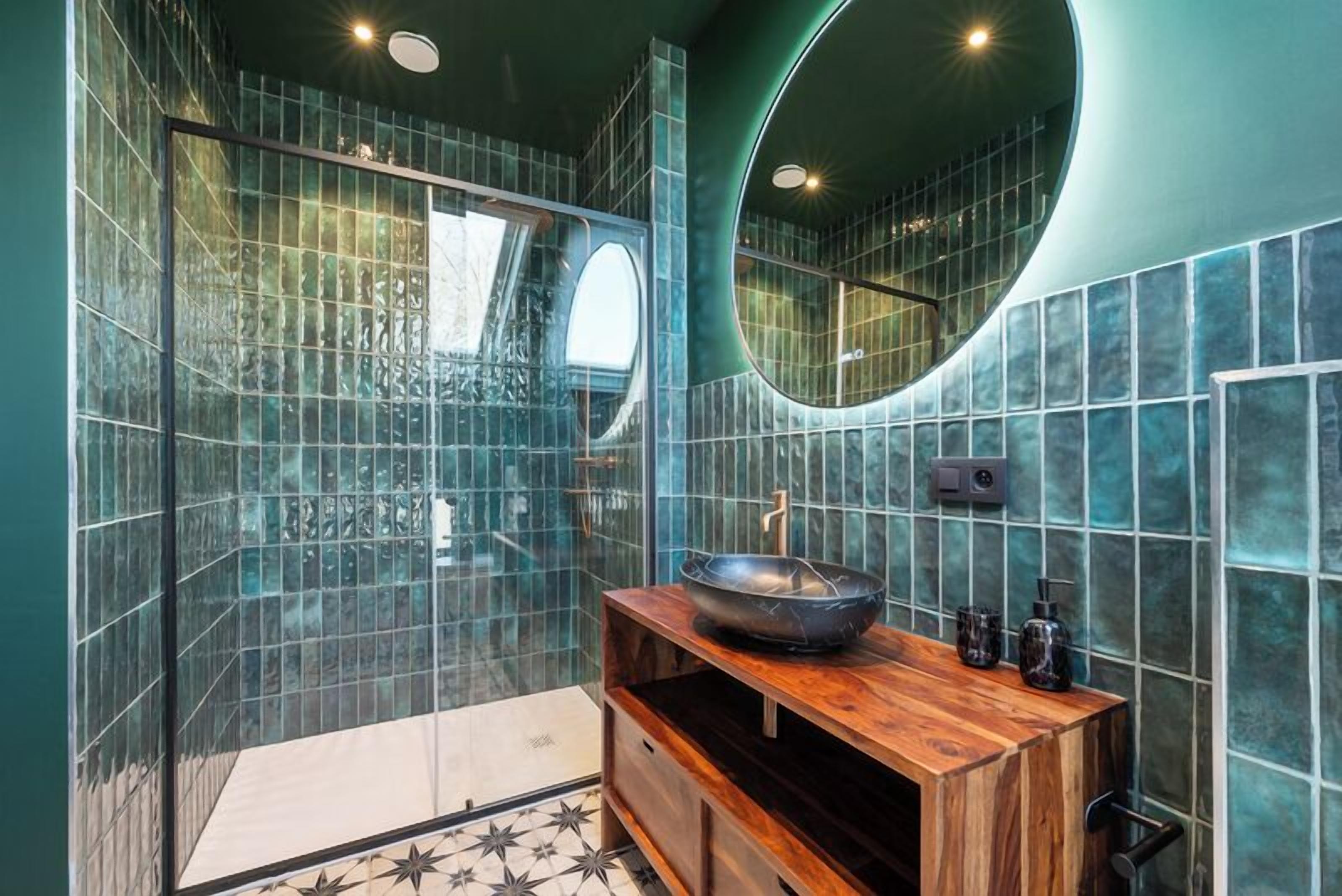 Superior Double Room, City View | Bathroom