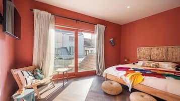 Habitación cuádruple familiar, balcón | Cunas gratuitas, wifi gratis y ropa de cama