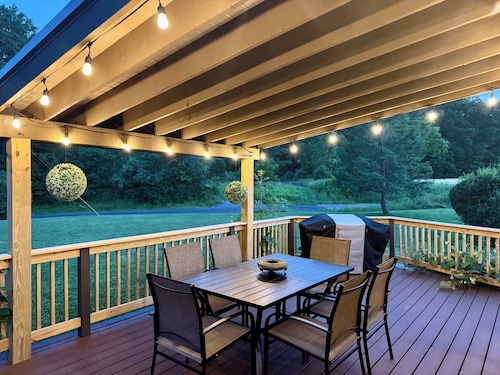 Secluded, elegant country home only 10 minutes from Downtown Ithaca!
