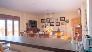 Chalet | Private kitchen | Fridge, microwave, oven, dishwasher